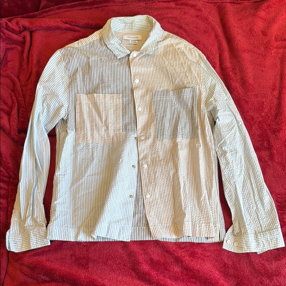White and Blue Casual Button Down Shirt with Collared Neckline